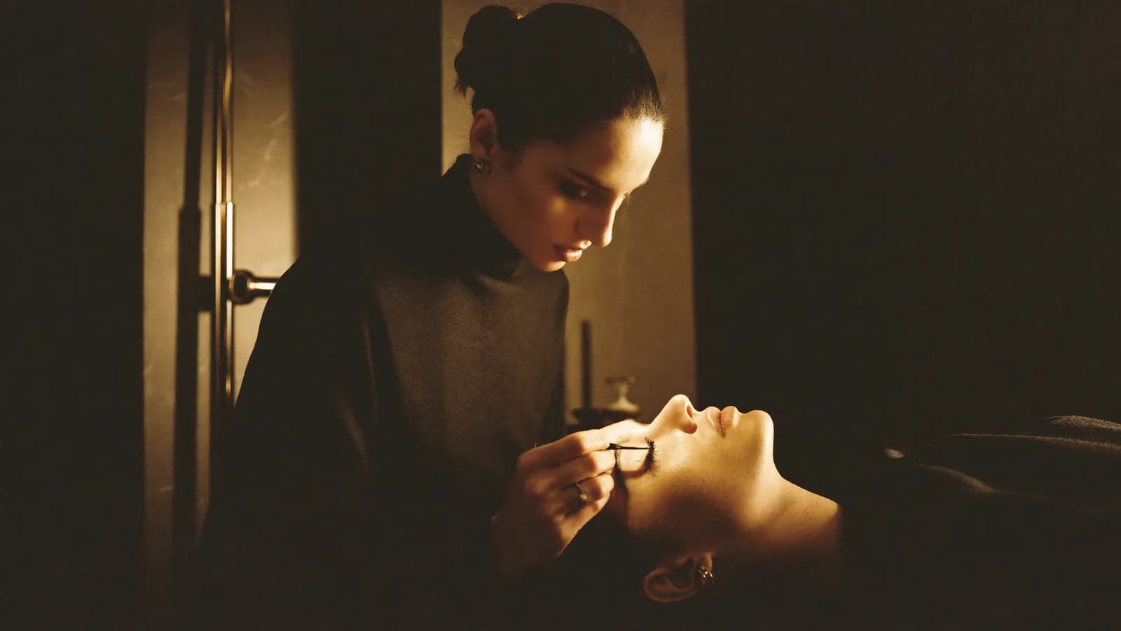 Relaxed beauty treatment room with full books